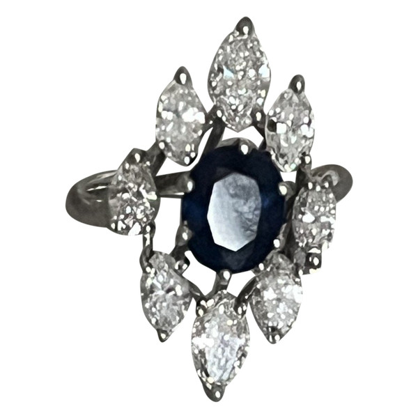 5234 – Navette-Ring aus Weißgold mit Saphir und Diamanten