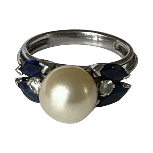 5259- Ring aus Weißgold mit Perlen, Saphiren und Diamanten