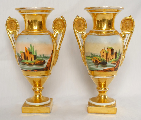 Paire de vases d'ornement Empire en porcelaine de Paris - époque Restauration