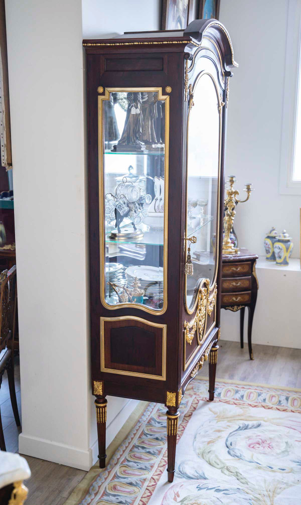 Une Vitrine En Acajou Et Bronze Doré, époque Napoleon III