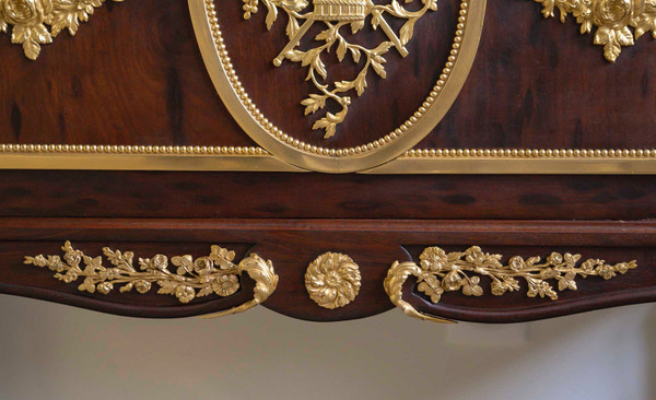 Une Vitrine En Acajou Et Bronze Doré, époque Napoleon III