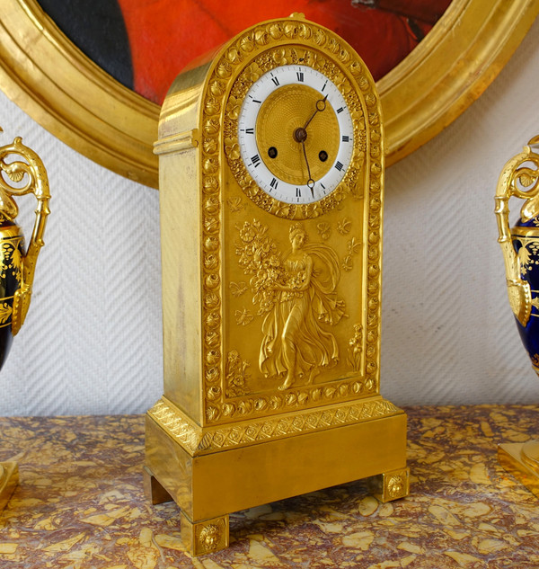 Orologio terminale in bronzo cesellato e dorato epoca Restaurazione Impero Primavera - 35,5 cm