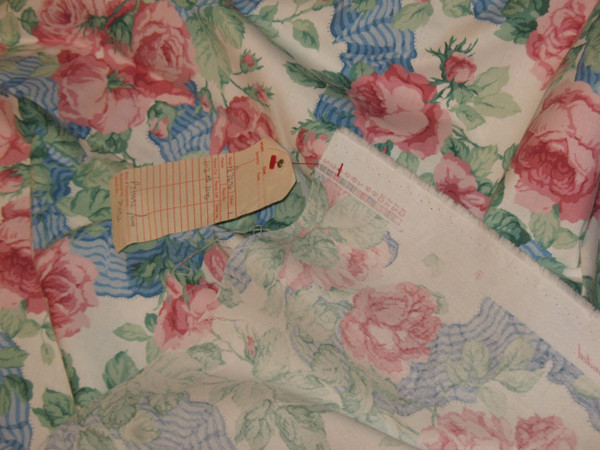 Large length of floral fabric by Arthur Sanderson "Garland of roses" long: 11 meters