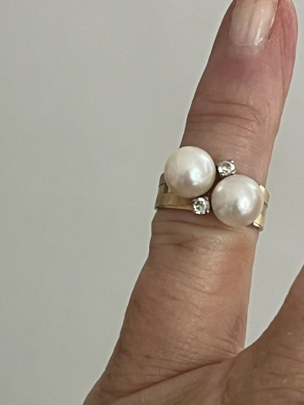 4195- Anello da dito piccolo in oro giallo con perle di diamante