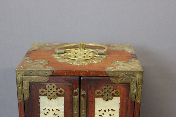 Kleines Chinesisches Kabinett Aus Holz Und Hartstein XX Jahrhundert