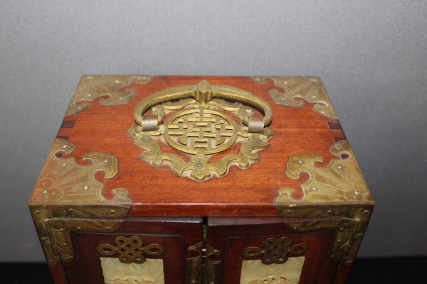Kleines Chinesisches Kabinett Aus Holz Und Hartstein XX Jahrhundert
