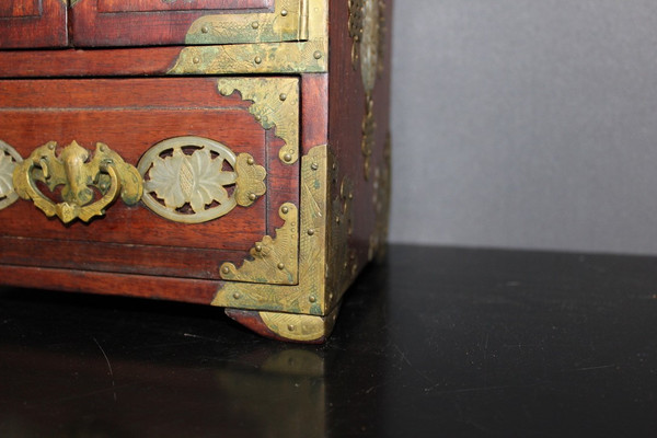 Kleines Chinesisches Kabinett Aus Holz Und Hartstein XX Jahrhundert