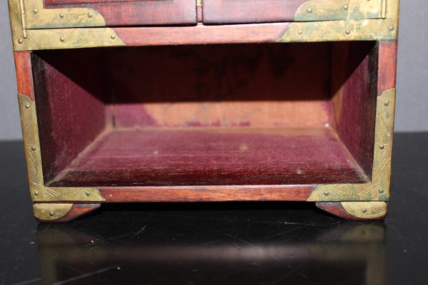 Kleines Chinesisches Kabinett Aus Holz Und Hartstein XX Jahrhundert