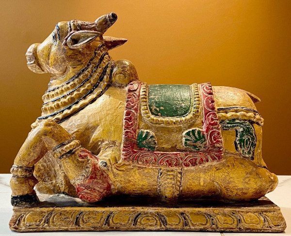 Inde, Début Du XXème Siècle, Statue En Bois Polychrome Figurant Nandi, Monture De Shiva.