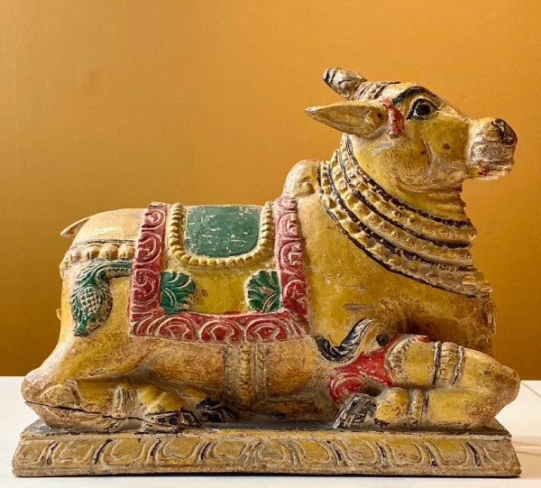 Inde, Début Du XXème Siècle, Statue En Bois Polychrome Figurant Nandi, Monture De Shiva.