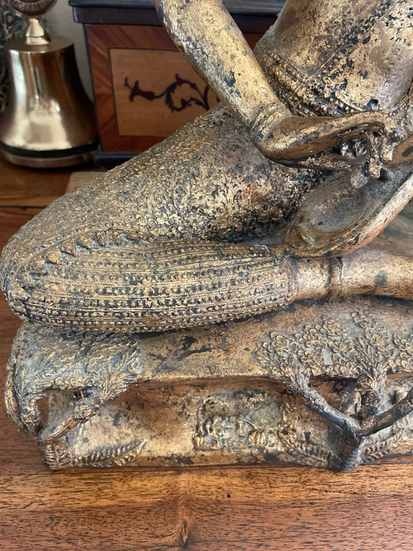 Statua asiatica in bronzo