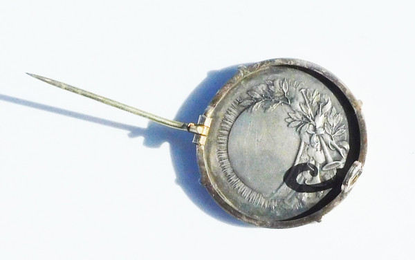 Spilla in Agente Solido montata Medaglia da donna Art Nouveau fine XIX/inizio XX secolo