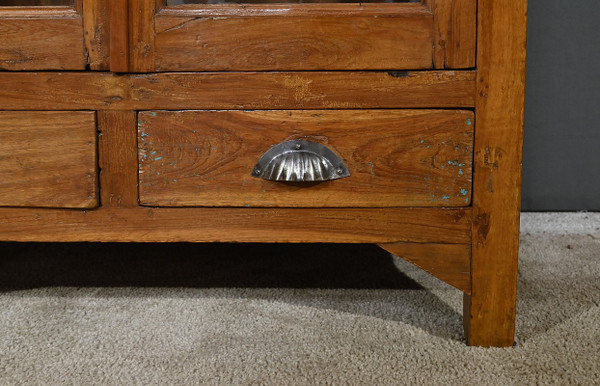 Vetrinetta in teak massiccio, India - Inizio XX secolo