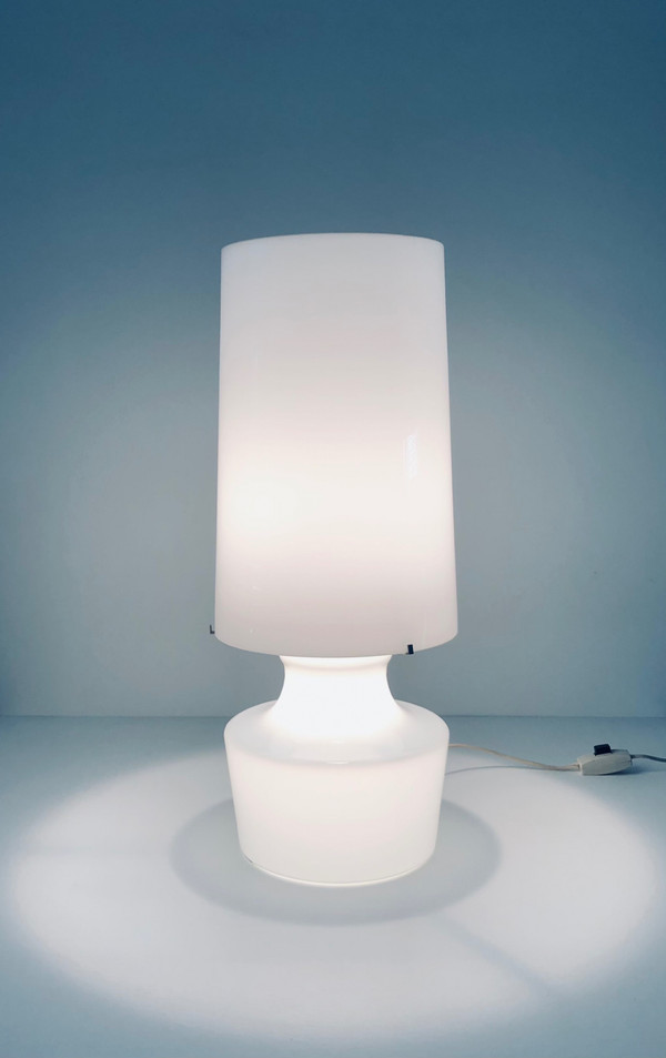 Lampada da soggiorno in vetro bianco, Italia, anni '60