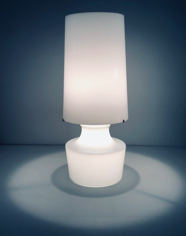 Lampada da soggiorno in vetro bianco, Italia, anni '60