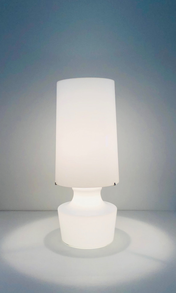 Lampada da soggiorno in vetro bianco, Italia, anni '60