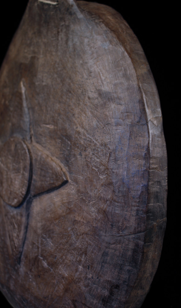 Plat en bois, Papouasie Nouvelle Guinée, art océanien, art tribal, arts premiers