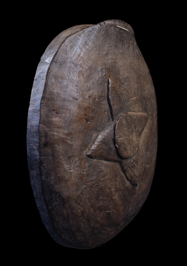 Plat en bois, Papouasie Nouvelle Guinée, art océanien, art tribal, arts premiers