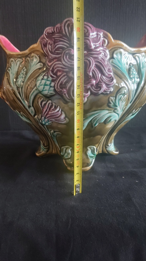 Barbotine pot cover from the Onnaing faience factory