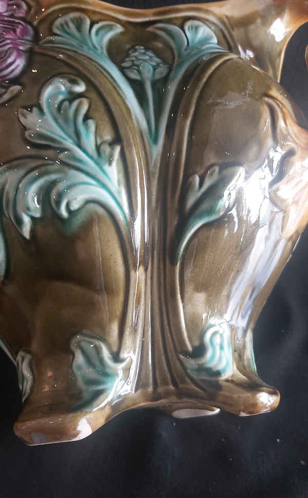 Barbotine pot cover from the Onnaing faience factory
