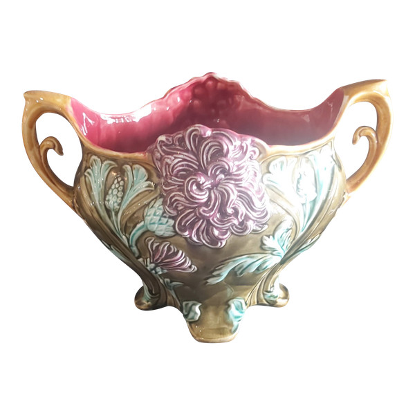Barbotine pot cover from the Onnaing faience factory