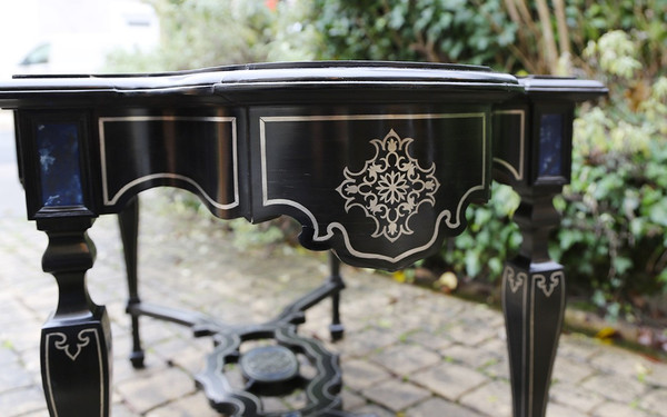 varnished table in precious wood  Tin and lapis lazuli marquetry 