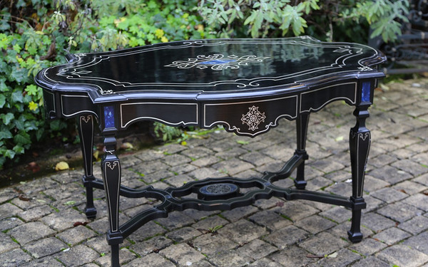 varnished table in precious wood  Tin and lapis lazuli marquetry 