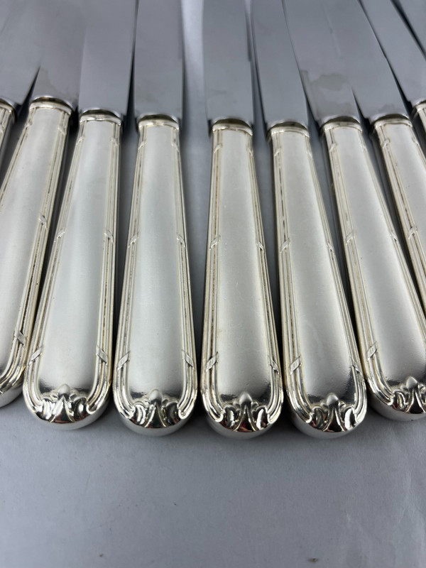 12 Tafelmesser aus versilbertem Metall Band
