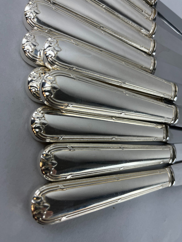 12 Tafelmesser aus versilbertem Metall Band