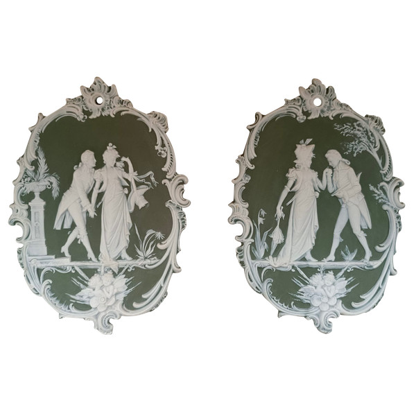 Coppia di targhe in porcellana in stile Wedgwood