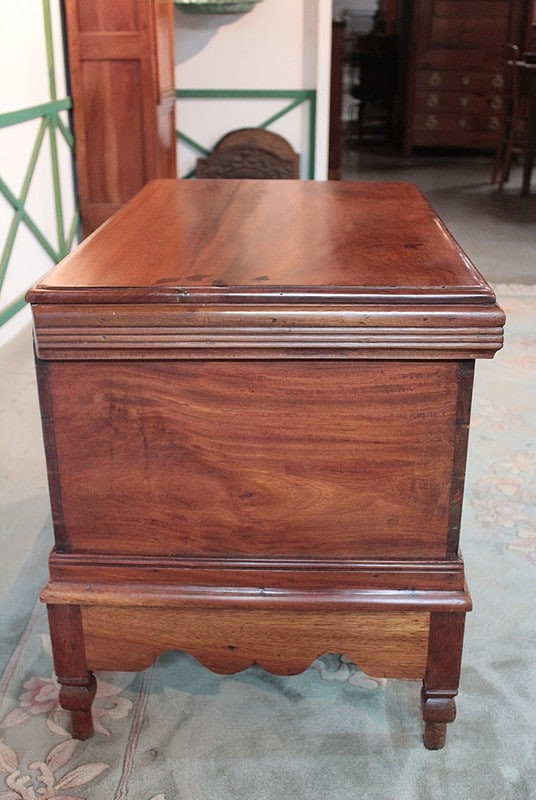 Cassapanca in mogano del Ghana XIX secolo