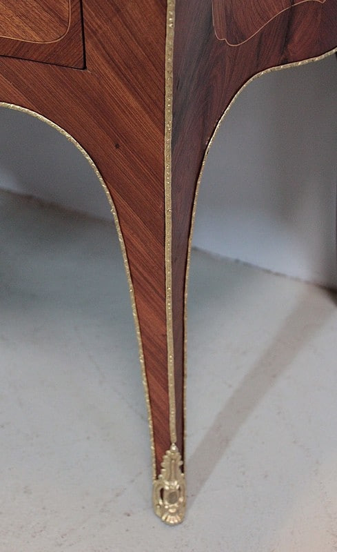 Comò Luigi XV in intarsio del XVIII secolo