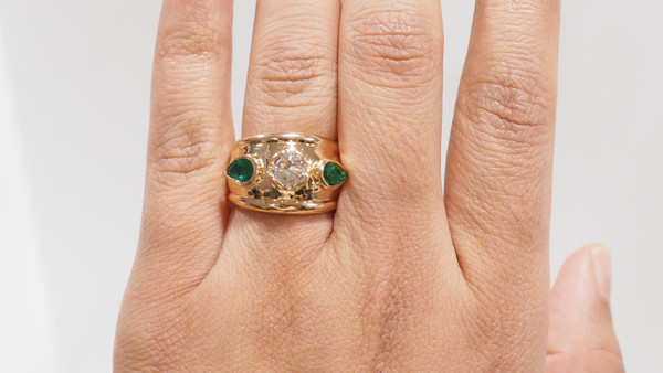 Anello Jonc in oro giallo, smeraldi e diamanti
