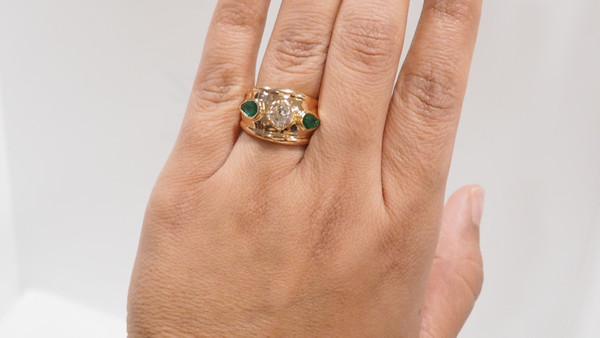 Anello Jonc in oro giallo, smeraldi e diamanti