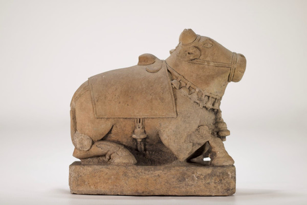 Taureau Nandi en grès.