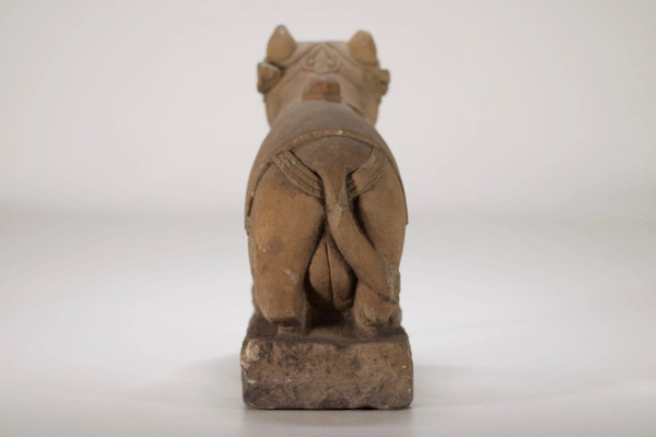 Taureau Nandi en grès.
