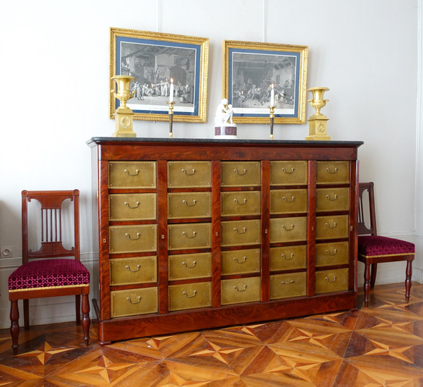Coppia di incisioni Impero: La main chaud e Le Colin Maillard, cornici in legno dorato 72,5 cm x 62,5 cm