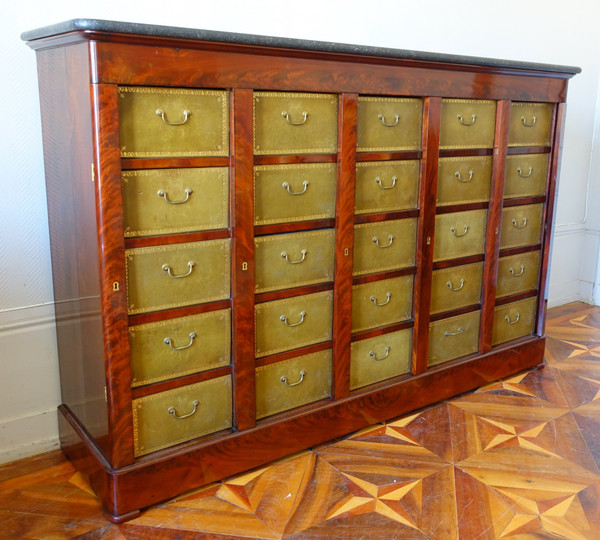 Bedeutende Mahagoni-Pappschachtel aus der Restaurationszeit – 192 cm