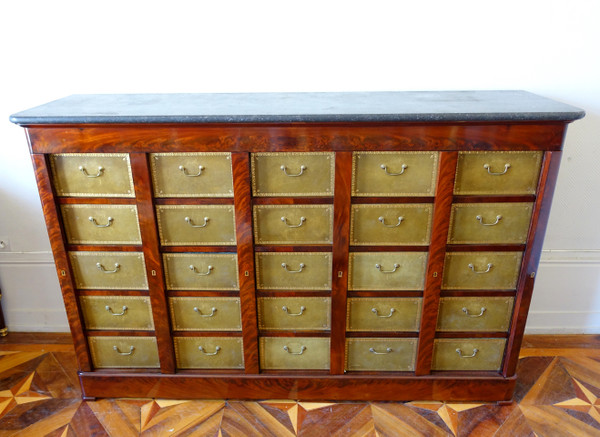 Bedeutende Mahagoni-Pappschachtel aus der Restaurationszeit – 192 cm