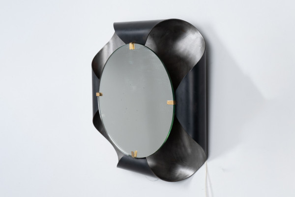 Specchio in metallo curvato e ottone dorato. Anni '70.