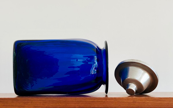 3 Apothekergläser aus kobaltblauem mundgeblasenem Glas und Aluminiumdeckeln, Italien