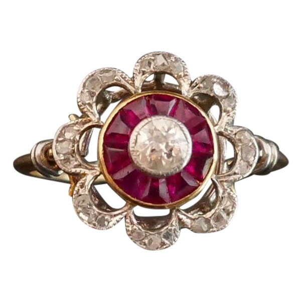 Bague Ornée d'Un Diamant, Entourage De Rubis Calibrés.