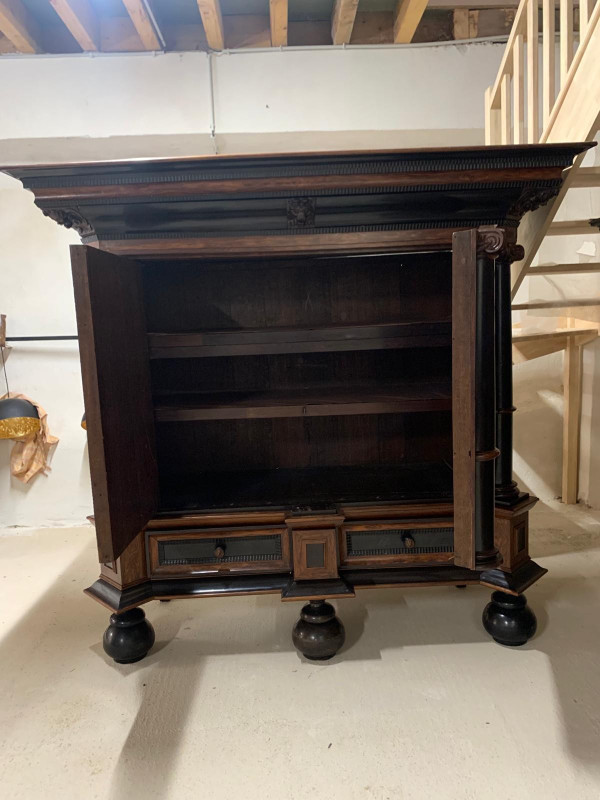 Armoire Louis XIII