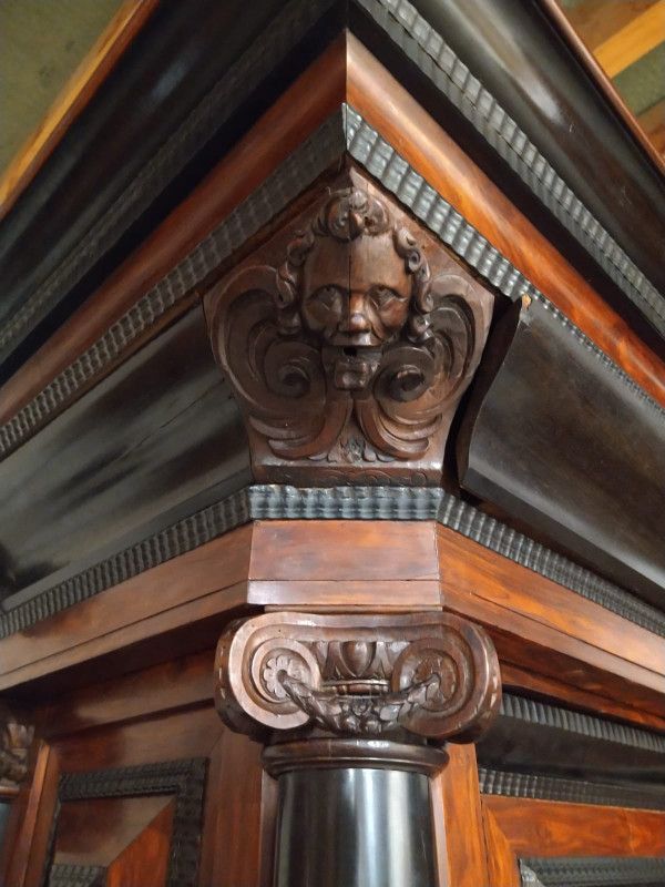 Armoire Louis XIII