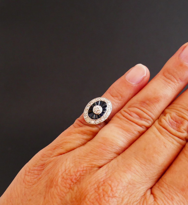 Bague Art Déco Diamants Et Saphirs Calibrés, Platine.