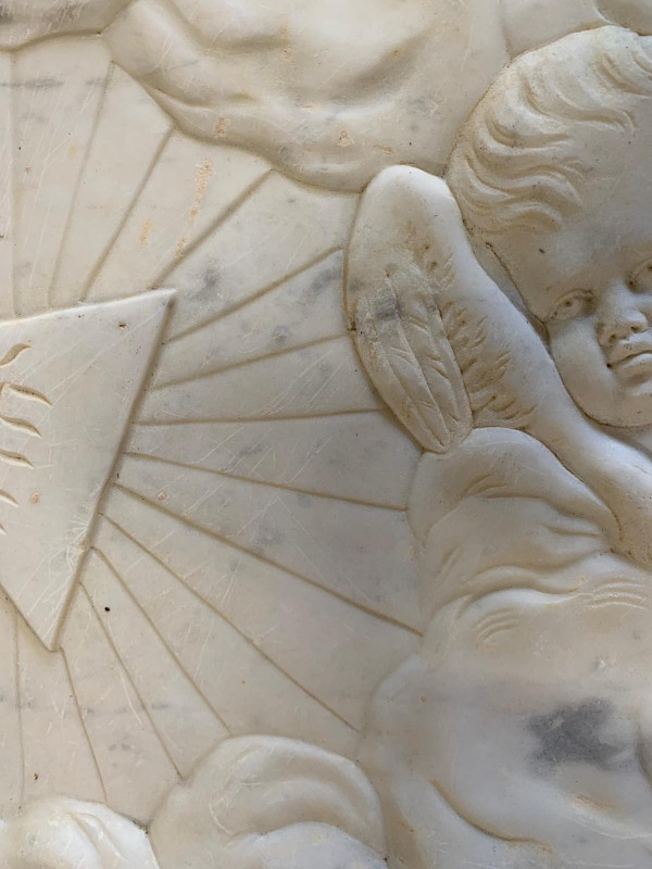 Flachrelief aus Marmor
