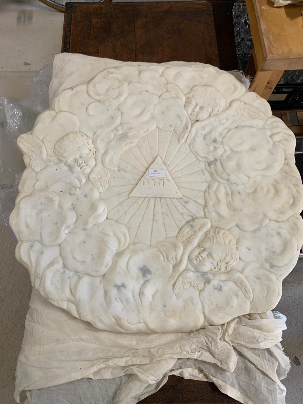 Flachrelief aus Marmor