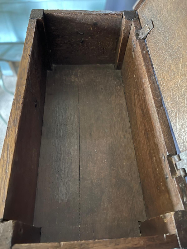 Piccola cassapanca in rovere del XVIII secolo su gambe curve