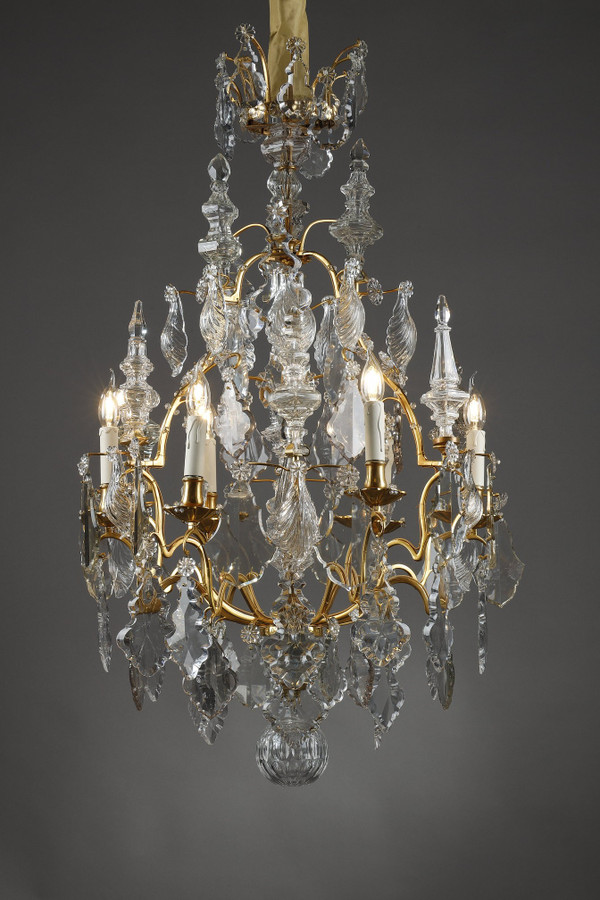 Lampadario a gabbia a sei luci, in bronzo dorato, decorato con nappe e pugnali in cristallo molato
