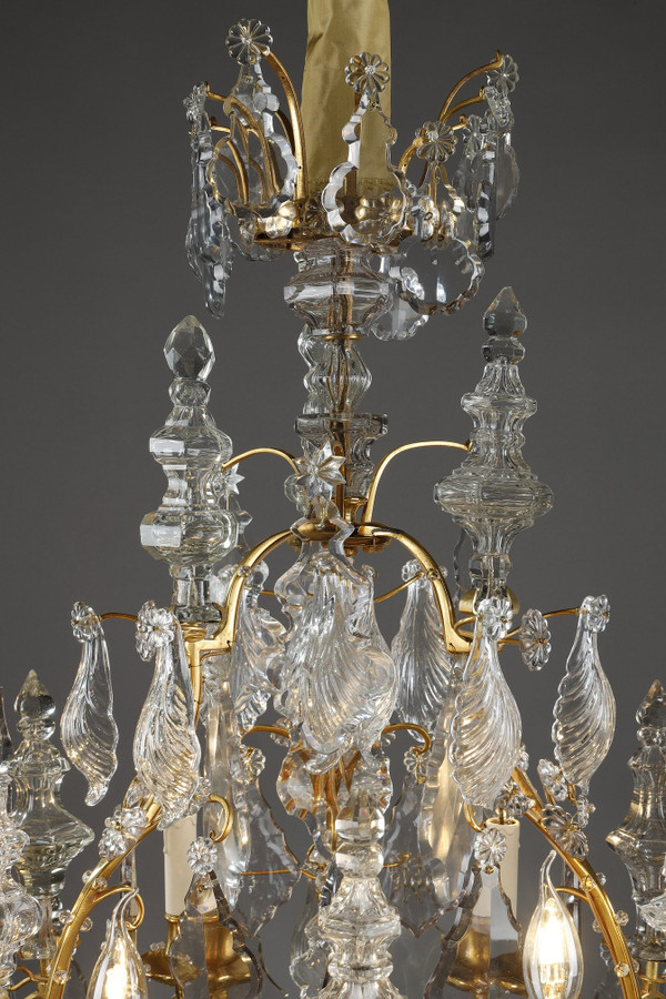 Lampadario a gabbia a sei luci, in bronzo dorato, decorato con nappe e pugnali in cristallo molato